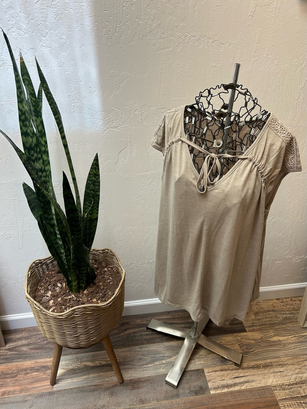 North River NWT Tan Boho Top Lace Shoulder Tie Neck Flowy M Blouse